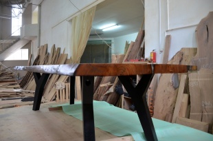 Стол № 37 из Карагача Натур с заливкой смолой фото 1232